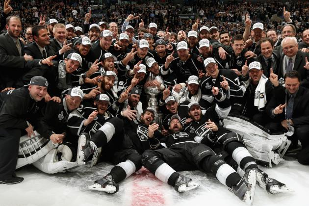2014 Kings Team Picture With Stanley Cup